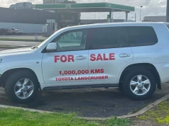 Toyota Land Cruiser została pomnikiem. Może być ozdobą twojego podjazdu