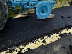 Rolnik, który w Gliwicach zaorał świeżo położony asfalt, usłyszał zarzuty i trafił do tymczasowego aresztu