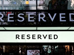 Koronkowa sukienka z Reserved teraz za 79,99 zł. W podobym stylu znalazłam w Zarze