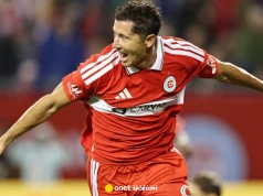 Robert Lewandowski męczył się przez 93. min. Wystarczył jeden błysk