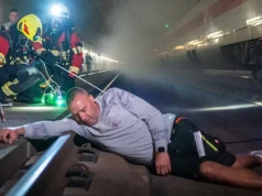 Próba służb w tunelu kolejowym. Ekspert ocenia szanse życia