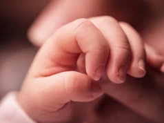 Warszawa/ Lekarze wykryli ślady maltretowania u dwumiesięcznego chłopca; 6 lat wcześniej ratowali jego brata. Lekarka: Mam przykre przeświadczenie, że system nie działa