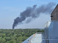Ogień w garażu z autami hybrydowymi! Poważna akcja strażaków na osiedlu Pogwizdów Nowy