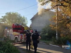Pożar pustostanu w Szczakowej. Z ogniem walczyło pięć zastępów straży pożarnej