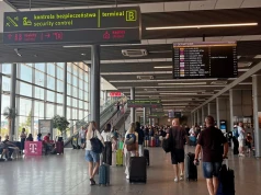 Wakacje i lot samolotem? Sprawdź dokumenty. Na mObywatelu za granicę nie polecisz