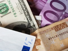 Euro, dolar i funt. Tyle zagraniczne waluty kosztują w poniedziałek