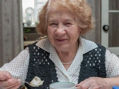 Ten ser jest dobry dla kości. Seniorzy powinni robić z niego te placuszki