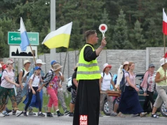 15 punktów za zignorowanie sygnałów porządkowego na pielgrzymce? To mówi prawo