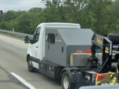 Mercedes Sprinter jako amerykański ciągnik siodłowy, z sypialnią i łabędzią szyją