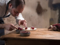 Od ulicznych straganów po gwiazdkowe restauracje. 5 kulinarnych dokumentów Netflixa, po których spojrzysz na jedzenie z zupełnie innej perspektywy