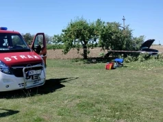 Śmiertelny wypadek na posesji. 47-latek uderzył w drzewo. Mężczyzna zginął na miejscu