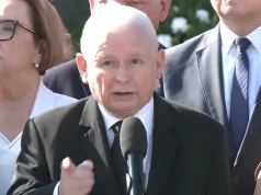Kaczyński nagle o Nawrockim na miesięcznicy smoleńskiej. "Swego czasu prosiłem"