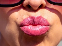 Kobiety chcą mieć usta jak lalki. Lip lift to teraz najgorętszy trend w medycynie estetycznej