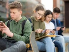 Zakaz telefonów w szkołach już od września. Prezydent podpisał ustawę