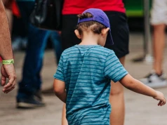 Naucz dziecko, co zrobić, gdy obcy poprosi je o pomoc. Ta reakcja zmienia wszystko