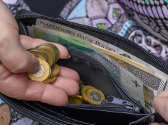 ZUS może zabrać nawet ponad 900 zł. Złe wieści dla tej grupy seniorów