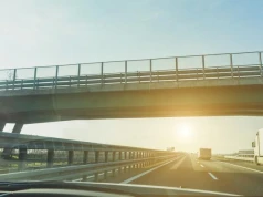 Po autostradzie nie gaś silnika od razu. Możesz zniszczyć turbinę za 10 tys. zł