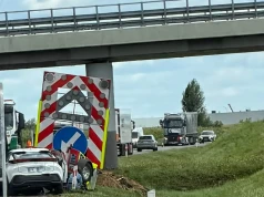 Dwa wypadki na trasie Ostrów Wielkopolski – Kalisz (ZDJĘCIA)