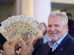 12 tys. na rękę to mało? Kwaśniewski narzeka na biedę i musi dorabiać