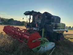 Pożar kombajnu w żniwa. Straty oszacowano na około 100 tysięcy złotych