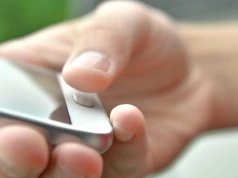 Od września uczniowie będą oddawać telefony do szafek. Tych 3 rzeczy nauczyciel nie może z nim zrobić