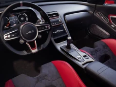 Pininfarina pokazała wnętrze restomodu Hondy NSX. Jest ręczna skrzynia