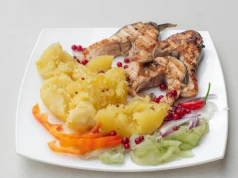 Szkolne stołówki zmieniają menu. Od września więcej ryb i fasolki, mniej cukru i soli
