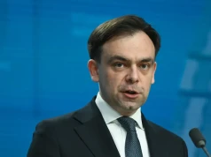 Decyzja za kilka dni. Minister Finansów zaczął myśleć o obniżce VAT na paliwa