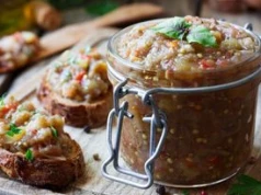 Pastę kanapkową robię po turecku. Tak dobra, że czasami znika szybciej, niż zdążę pokroić chleb