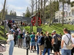 4 godziny czekania w kolejce. Turyści mają dość. "To był ostatni raz"