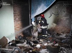 Dron uderzył w blok mieszkalny, zniszczone centrum handlowe. Kolejna tragiczna noc na Ukrainie