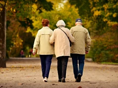 Duże wsparcie dla seniorów z gminy Sulejów! Ponad 160 tysięcy złotych na asystentów, opaski bezpieczeństwa i usługi sąsiedzkie