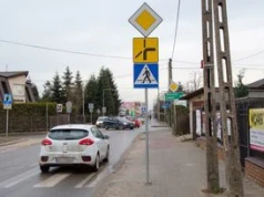 Pierwszeństwo łamane i kierunkowskaz. Kiedy naprawdę trzeba go włączyć?