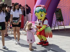 Islana w Bielsku-Białej. Maskotka mistrzostw promowała turniej na Placu Chrobrego