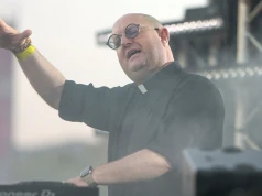 Ksiądz grający muzykę techno wystąpi w Polsce. Są krytyczne głosy. "Chrześcijanie nie powinni bagatelizować"