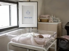 Dwumiesięczna dziewczynka pozostawiona w oknie życia w Białymstoku