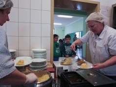 Koniec z cukrem i nadmiarem soli w szkołach. Od września nowe zasady żywienia dzieci