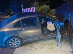 Policyjny pościg za nietrzeźwym kierowcą. 42-latek zakończył ucieczkę na ogrodzeniu