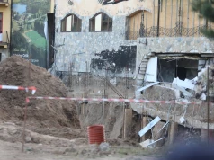 Ściana runęła podczas prac. Konieczna była ewakuacja. Nadzór budowlany zdecydował o przyszłości obiektu