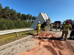 Śmiertelny wypadek na A4. Ciężarówka przebiła bariery, droga była zablokowana przez kilka godzin