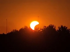 Zaćmienie Słońca i noc pełna spadających gwiazd. Wyjątkowy czas na obserwacje astronomiczne