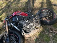 Grębów: Tragiczny wypadek motocyklisty. 32-latek zginął po uderzeniu w drzewo