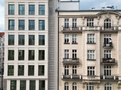 To miejsce w Warszawie było niedokończone przez lata. Nowy budynek idealnie wpisał się w historyczny plac