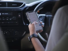 Mandat za telefon podczas jazdy. Kobieta twierdzi, że to była cukinia