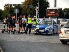 Chcieli nielegalnie przejechać hulajnogami przez Rzeszów. Policja skontrolowała 23 osoby, 21 łamało przepisy