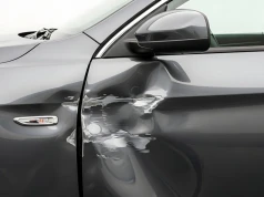 Obcierka na parkingu, a potem "rachunek grozy". Dlaczego wymiana tej części kosztuje majątek?
