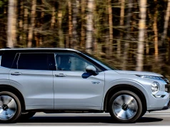Mitsubishi mocno przeceniło Outlandera. Teraz depcze po piętach Omodzie 9