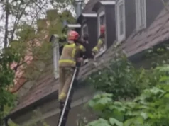 W Ciechanowie strażacy ewakuowali 20-latka przez okno. Rodzina twierdzi, że doznał on urazu