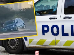 Nieoznakowany radiowóz spycha nastolatka na motorowerze do rowu. Burza w Finlandii