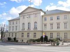 Nietypowy weekend w Polsce: Nieczynne urzędy, sklepy nieczynne przez dwa dni